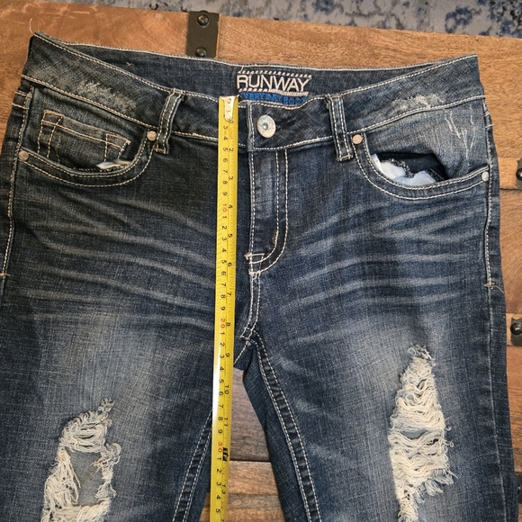 NWOT Distressed jeans - Picture 8 of 10